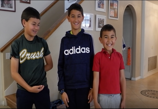 歌曲: 头，肩，膝，脚趾（Sing Along :  Head, Shoulders, Knees, and Toes )