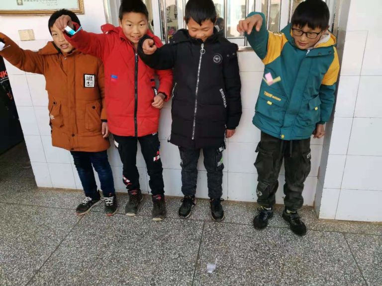 直升飞机折纸(Spinning Helicopters by Students)